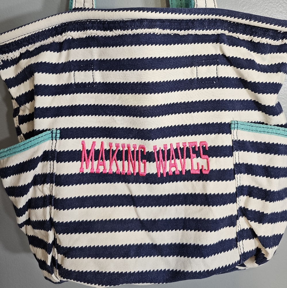 Metro Retro Bag Tote by Thirty-One with Stripes "Making Waves"